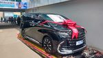 Mobil Mewah dari Billy Syahputra untuk Vika Kolesnaya dan Anak Pertama