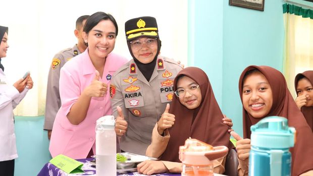 Dapur SPPG Polres Siak beroperasi dan distribusikan MBG ke ratusan siswa, Kamis (2/10/2025).