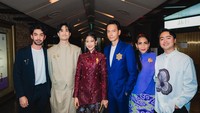 Alhamdulillah, jawab bintang film Pangku itu. Ini adalah momen Devano bersama Reza Rahadian sebagai sutradara, Fedi Nuril, Claresa Taufan, dan bersama rumah produksi Gambar Gerak di BIFF. Foto: Instagram @ iamdevano