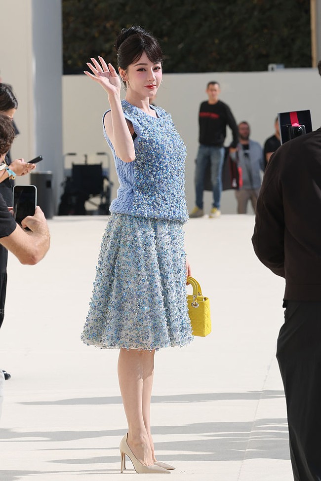 Sebagai brand ambassador, bintang drama China The Long Ballad, ini pun menghadiri fashion show Christian Dior Womenswear Spring/Summer 2026, Paris Fashion Week, pada Kamis (1/10/2025).Foto: Corbis via Getty Images/Stephane Cardinale