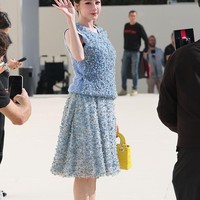 Sebagai brand ambassador, bintang drama China The Long Ballad, ini pun menghadiri fashion show Christian Dior Womenswear Spring/Summer 2026, Paris Fashion Week, pada Kamis (1/10/2025).Foto: Corbis via Getty Images/Stephane Cardinale