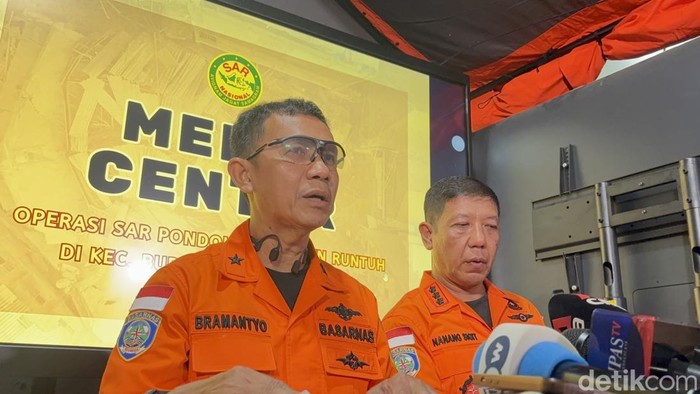 Direktur Operasi pencarian dan Pertolongan Basarnas Laksamana Pertama TNI Yudhi Bramantyo