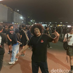 Penantian Panjang Edi Brokoli Nonton Foo Fighters: Beli Tiket Paling Mahal