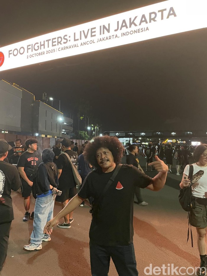 Edi Brokoli Edi Brokoli nonton konser Foo Fighters di Pantai Carnaval Ancol, Jakarta Utara, Kamis (1/10/2025).