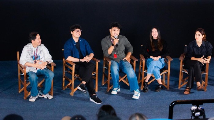 Cast dan Sutradara film Mimpi Keluarga Sempurna di Jakarta World Cinema (JWC) 2025.