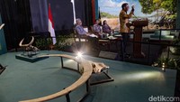 Menurut keterangan pemerintah Belanda, kumpulan fosil tulang-belulang tersebut diekskavasi di Indonesia oleh ahli anatomi dan geologi Belanda Eugene Dubois pada akhir abad ke-19.