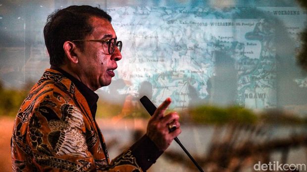 Menbud Fadli Zon menyampaikan pengembalian fosil prasejarah koleksi Eugene Dubois di Museum Nasional Indonesia, Jakarta, Kamis (2/10/2025). Fosil ini mencakup Homo erectus atau Java Man. Koleksi ini selama lebih dari satu abad tersimpan di Belanda sejak dibawa pada masa kolonial.