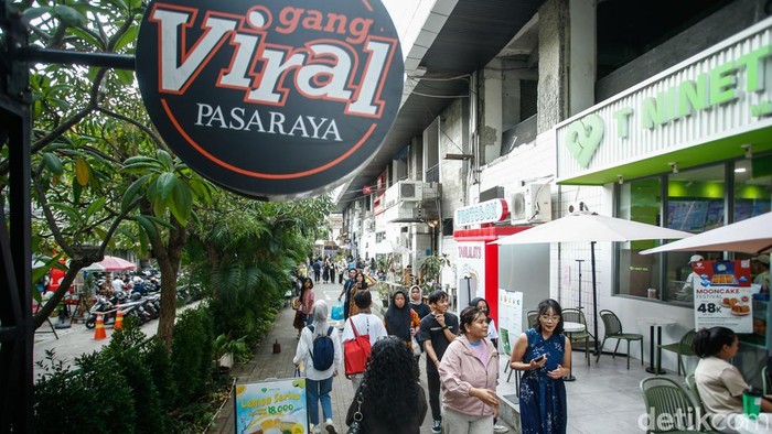 Gang Viral di Blok M jadi tujuan baru pencinta kuliner dan konten foto. Spot warna-warni dan jajanan unik bikin tempat ini cepat naik daun.
