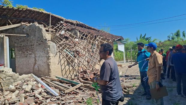 Ratusan rumah warga dan fasilitas umum di Sapudi Sumenep akibat gempa M 6,5