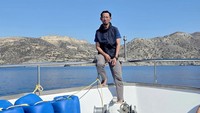 Muhammad Husein berada di kapal Summertime-Jong dan sudah memasuki zona kuning. Laporan dari Global Sumud Flotilla garis depan, saat ini sedang terjadi intercept atai penyergapan ilegal dari Israel terhadap kapal-kapal terdepan GSF. Kapal kami sejak awal sebagai observer, pengamat, kita bergerak ke wilayah yang lebih aman untuk membawa dokumentasi serta semua berkas yang kami kumpulkan kemudian kita jadikan barang bukti dalam upaya peradilan internasional terhadap Israel, katanya dalam video terbaru di akun Instagram pribadinya. Foto: Instagram @mhuseingazaofficial
