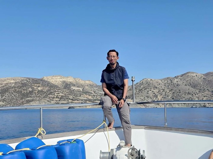 Global Sumud Flotilla Wanda Hamidah, Ustaz Muhammad Husein, dan Fathur Harits, aktivis Indonesia yang berlayar ke Gaza dalam Global Sumud Flotilla.