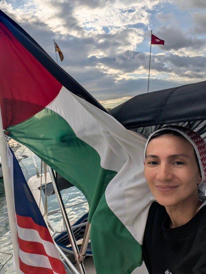 Global Sumud Flotilla Wanda Hamidah, Ustaz Muhammad Husein, dan Fathur Harits, aktivis Indonesia yang berlayar ke Gaza dalam Global Sumud Flotilla.