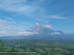 Gunung Semeru 6 Kali Erupsi Pagi Ini, Tinggi Kolom Letusan Capai 700 Meter