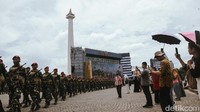 TNI menetapkan tema peringatan HUT ke-80 tahun 2025 yaitu TNI Prima - TNI Rakyat - Indonesia Maju. Tema ini mencerminkan visi TNI yang profesional, responsif, integratif, modern, dan adaptif, sekaligus menegaskan bahwa kekuatan TNI bersumber dari rakyat. Pemilihan tema tersebut juga sejalan dengan upaya TNI dalam mendukung pembangunan nasional serta menjaga kedaulatan negara.  