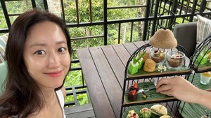 Senyum bahagia Jeon Hye Bin saat liburan di Bali, sebelum musibah kartu kredit menimpa. Foto: Instagram Jeon Hye Bin