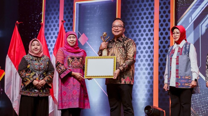 Kabupaten Gresik Raih Terbaik 1 Investment Award Jatim 2024