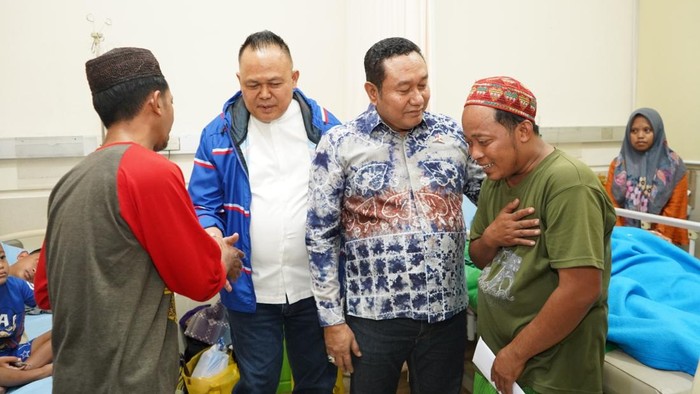 Kader Demokrat Jatim Jenguk Santri Korban Al Khoziny