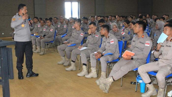 Karo Binkar SSDM Polri Brigjen Langgeng Purnomo memberi pembekalan ke 140 personel FPU 7 Minusca.