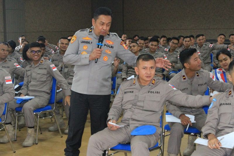 Karo Binkar SSDM Polri Brigjen Langgeng Purnomo memberi pembekalan ke 140 personel FPU 7 Minusca.