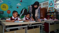 Program ini dilaksanakan bekerja sama dengan berbagai perguruan tinggi, guna memberikan kesempatan kepada guru untuk melanjutkan studi ke jenjang S1 atau D4. Setiap peserta akan memperoleh dukungan biaya pendidikan hingga Rp3 juta per semester, sehingga diharapkan dapat meringankan beban guru dalam menempuh pendidikan lanjutan. ANTARA FOTO/Hasrul Said