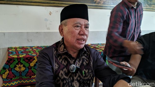 Ketua DPW PPP NTB Muzhir saat memberikan keterangan soal hasil Muktamar ke X di Kota Mataram, Kamis (2/10/2025).