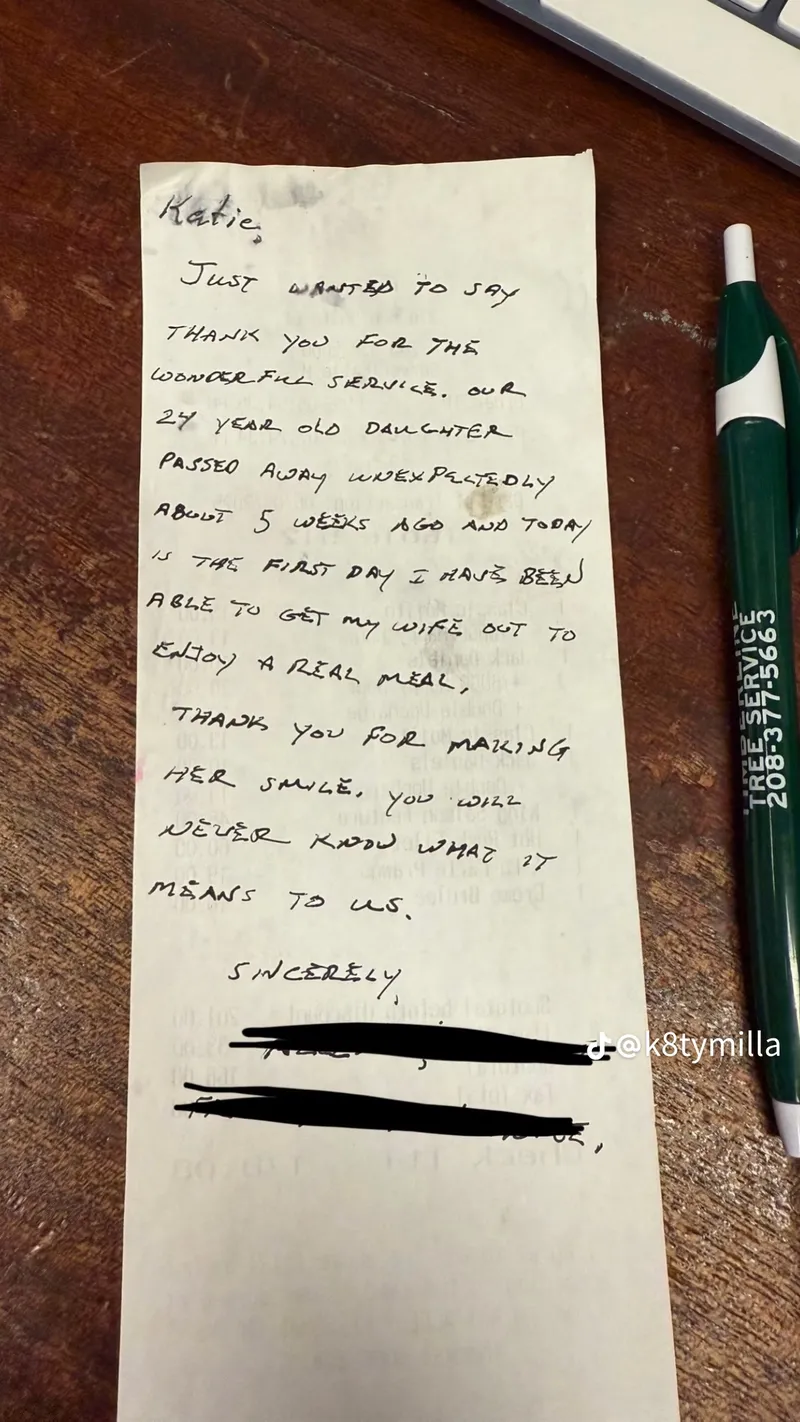 Haru! Pelayan Resto Sukses Bikin Pasangan Berduka Kembali Tersenyum