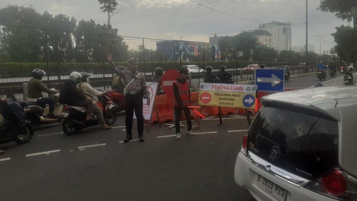Lalin di Jl Arjuna Selatan Jakbar Dialihkan Imbas Proyek Galian