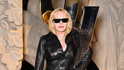 Madonna Serukan Dukungan untuk Iran, Hold Tight, Free Iran!