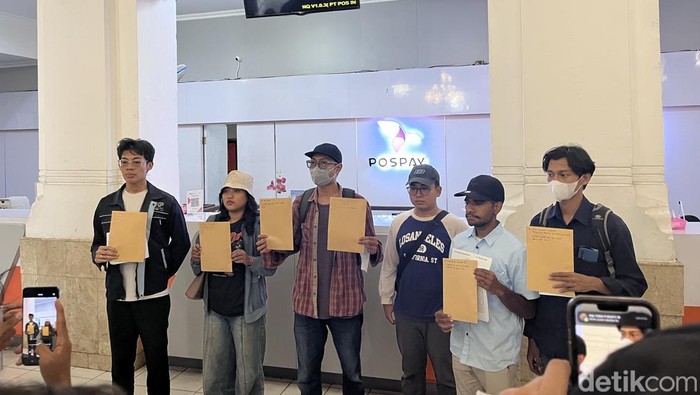 Massa Jogja surati enam lembaga negara usai aksi di kawasan Titik Nol, Kota Jogja, Kamis (2/10/2025).