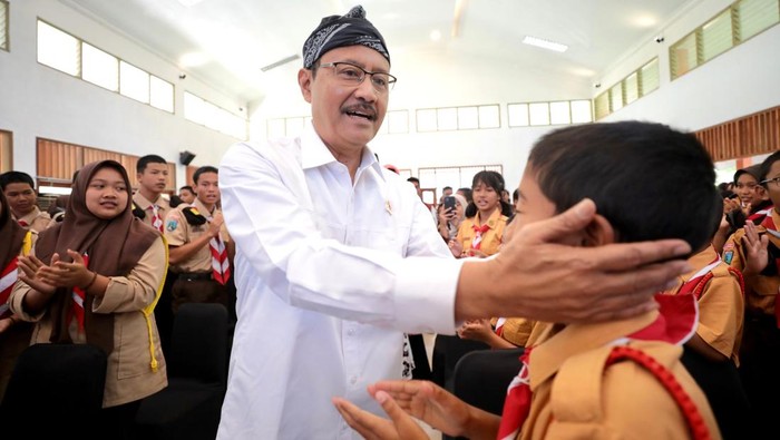 Menteri Sosial Saifullah Yusuf