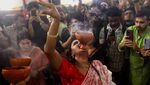 Meriah, Umat Hindu Rayakan Durga Puja dengan Tarian Tradisional di Kolkata