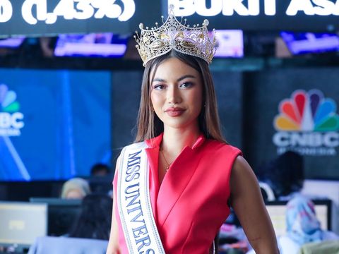Miss Universe Indonesia 2025, Sanly Liuu saat berkunjung ke kantor CNBC Indonesia di Jakarta, Kamis (2/10/2025). (CNBC Indonesia/Faisal Rahman)