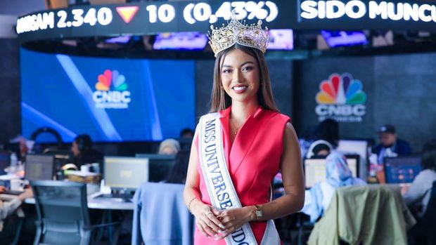 Miss Universe Indonesia 2025, Sanly Liuu saat berkunjung ke kantor CNBC Indonesia di Jakarta, Kamis (2/10/2025). (CNBC Indonesia/Faisal Rahman)