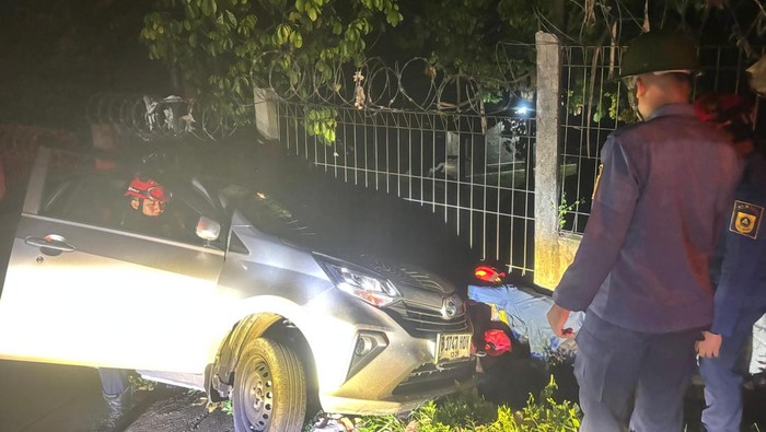 Mobil terperosok got di Bogor (dok. Damkar Bogor)