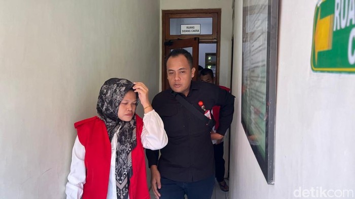 Shinta, muncikari prositusi threesome di Mojokerto