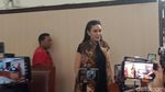 Penampilan Nikita Mirzani Pakai Batik di Sidang Melawan Reza Gladys
