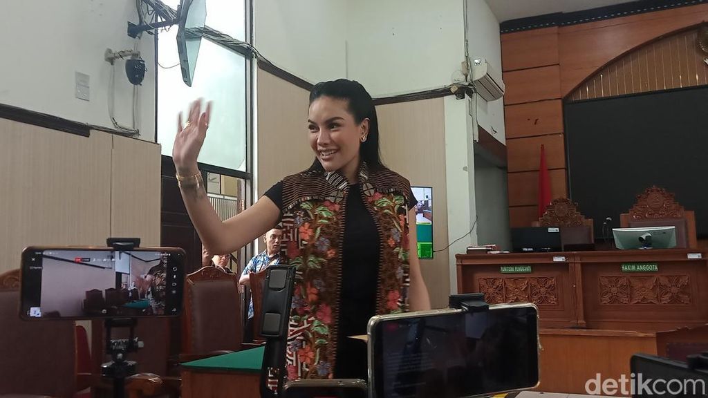 Nikita Mirzani Keberatan Disebut Beda Status Sosial dengan Reza Gladys