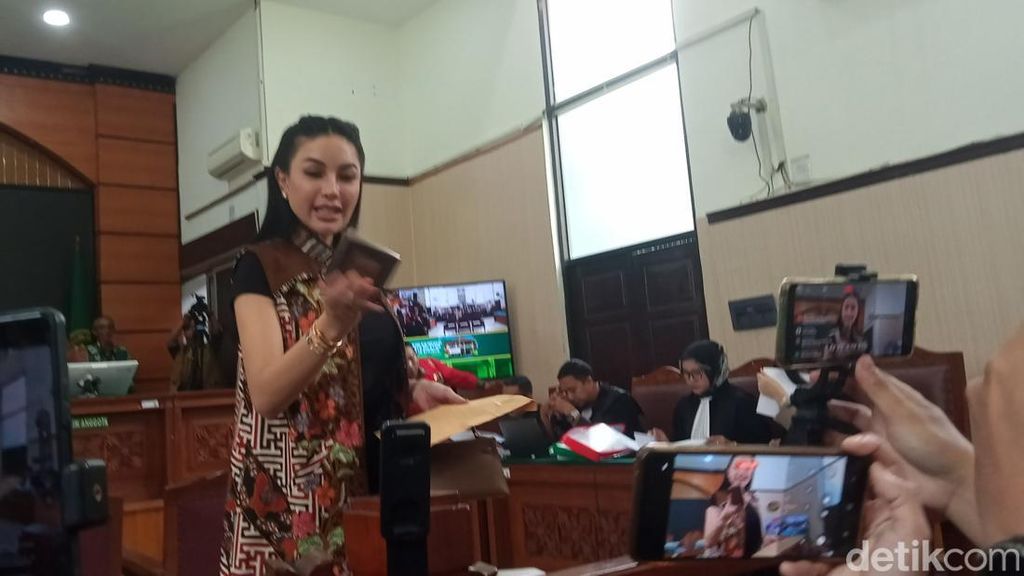 Nikita Mirzani Emosi Jawab Pertanyaan JPU, Hakim: Jawabnya Santai Saja