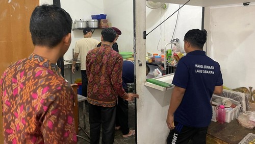 Pelaksanaan razia dan tes urine warga binaan Lapas Kelas IIB Tabanan, Kamis (2/10/2025).