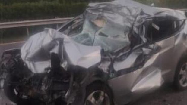 Penampakan HR-V ringsek usai kecelakaan di Tol Jagorawi. (Dok. ist)