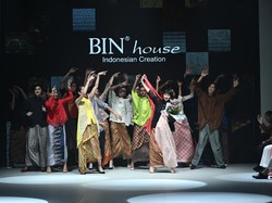 Serunya Lenggak-Lenggok Garam dan Madu di Catwalk BINhouse