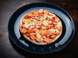 Resep Pizza Sosis dan Crabstick Praktis Pakai Teflon