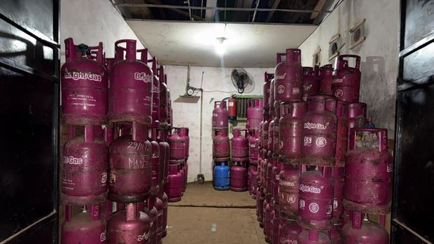 Potret pabrik pengoplos gas yang digerebek Polda Riau di Kota Pekanbaru, Rabu (1/10/2025).