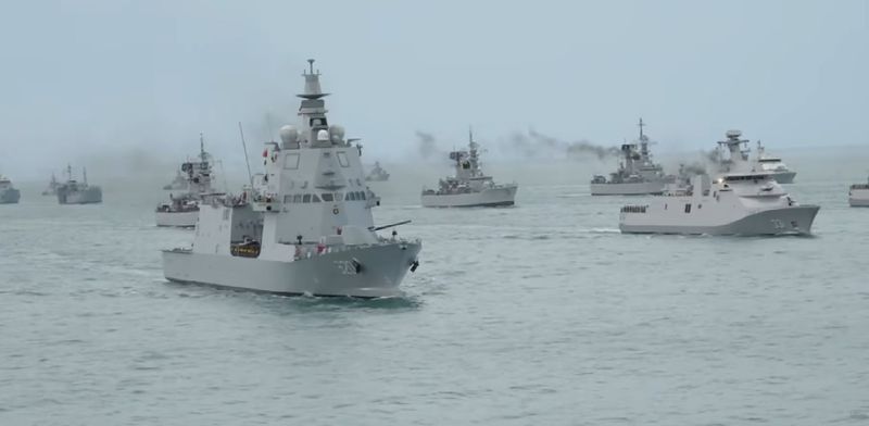 Prabowo dan Gibran saksikan sailing pass TNI AL di Teluk Jakarta (dok. YouTube Setpres)