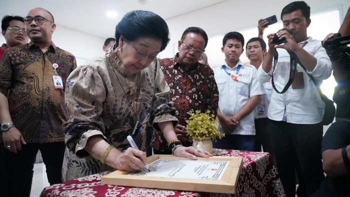 Presiden ke-5 RI sekaligus Ketua Dewan Pengarah BRIN, Megawati Soekarnoputri, saat mengunjungi BRIN Gunungkidul.