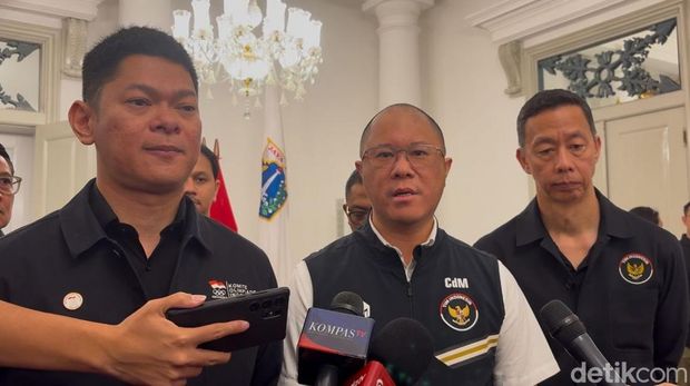 Ketua Umum KOI Raja Sapta Oktohari, CdM SEA Games 2025 Bayu Priawan Djokosoetono, Direktur Utama Tim Indonesia Emas Richard Sam Bera