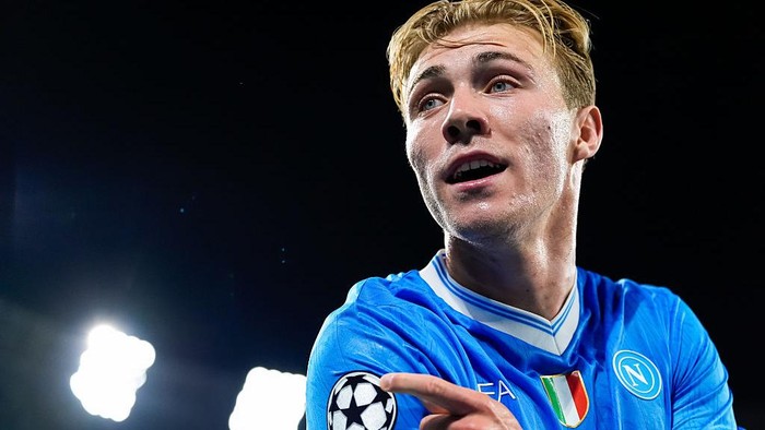 Rasmus Hojlund of SSC Napoli celebrates after scoring first goal during the UEFA Champions League 2025/26 League Phase MD2 match between SSC Napoli and Sporting Lisbon at Stadio Diego Armando Maradona on October 1, 2025 in Neaples, Italy. (Photo by Giuseppe Maffia/NurPhoto via Getty Images)