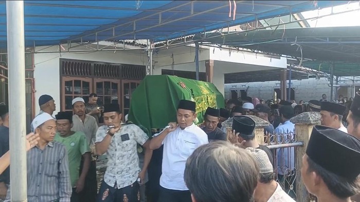 Santri asal Belitung Muhammad Soleh (22) meninggal usai ponpes tempatnya belajar di Sidoarjo, Jatim, ambruk