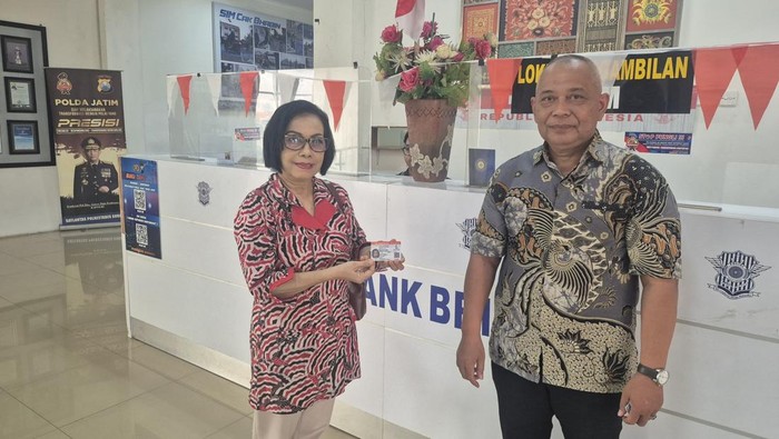 Satpas Colombo Surabaya Kenakan Batik di Hari Batik Nasional