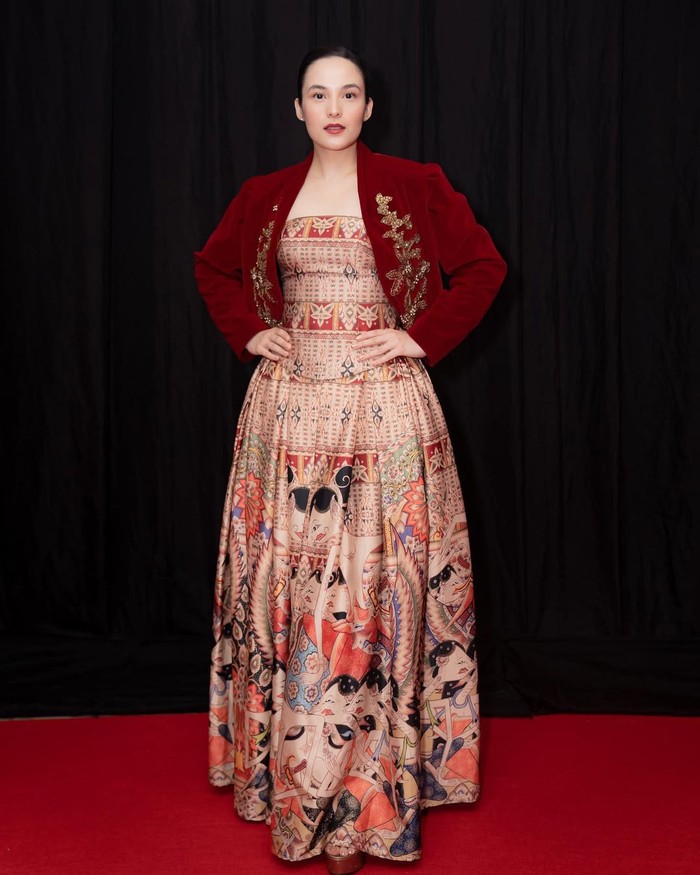 Selebriti berbaju batik